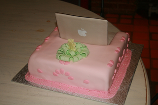 Illustration for article titled Let Them Eat Cake... Macbook Cake